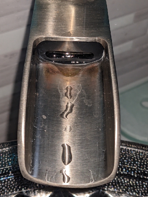 Discoloured spout